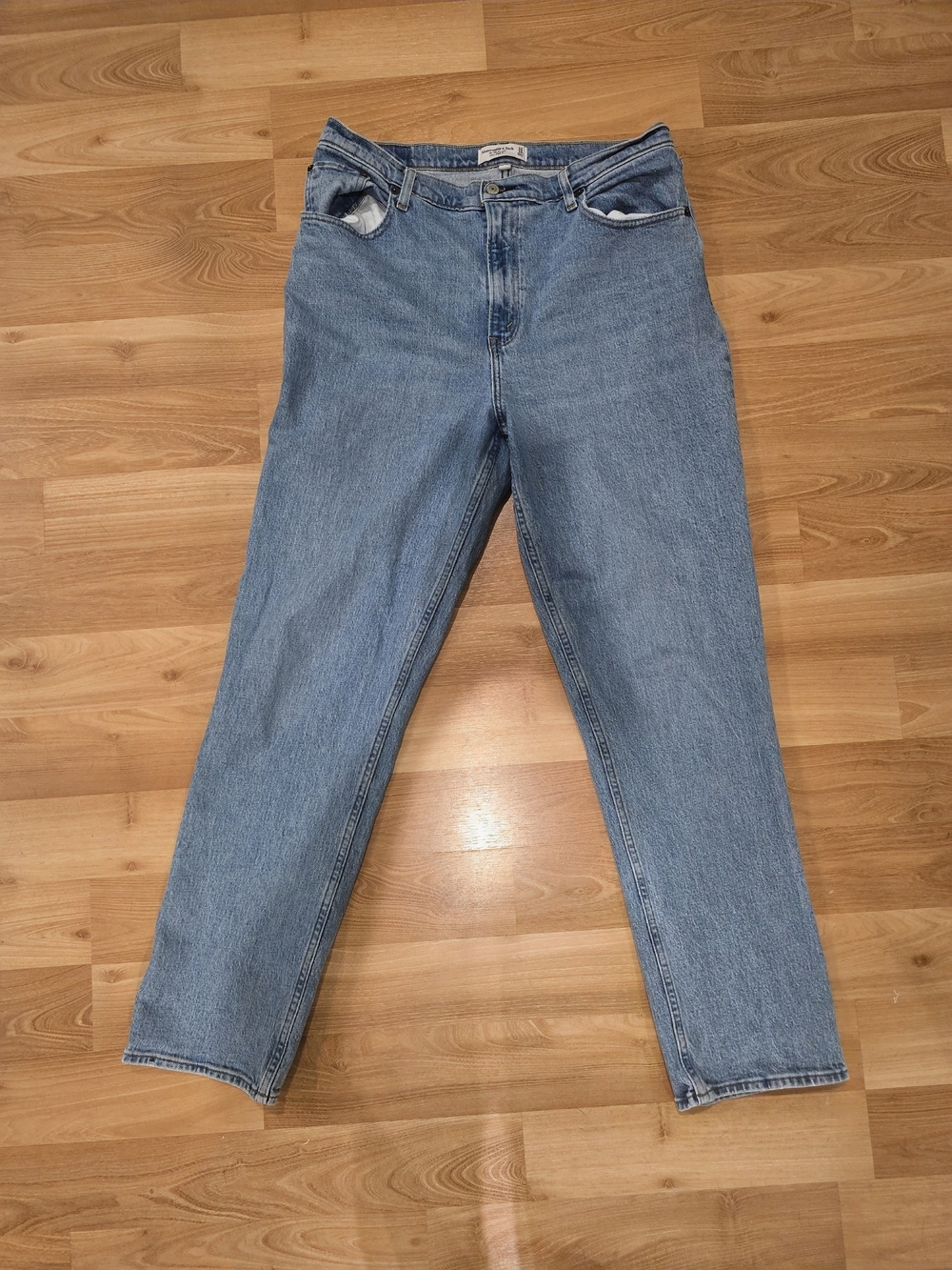 Abercrombie & Fitch Straight-Leg Women’s Jeans in Light Blue